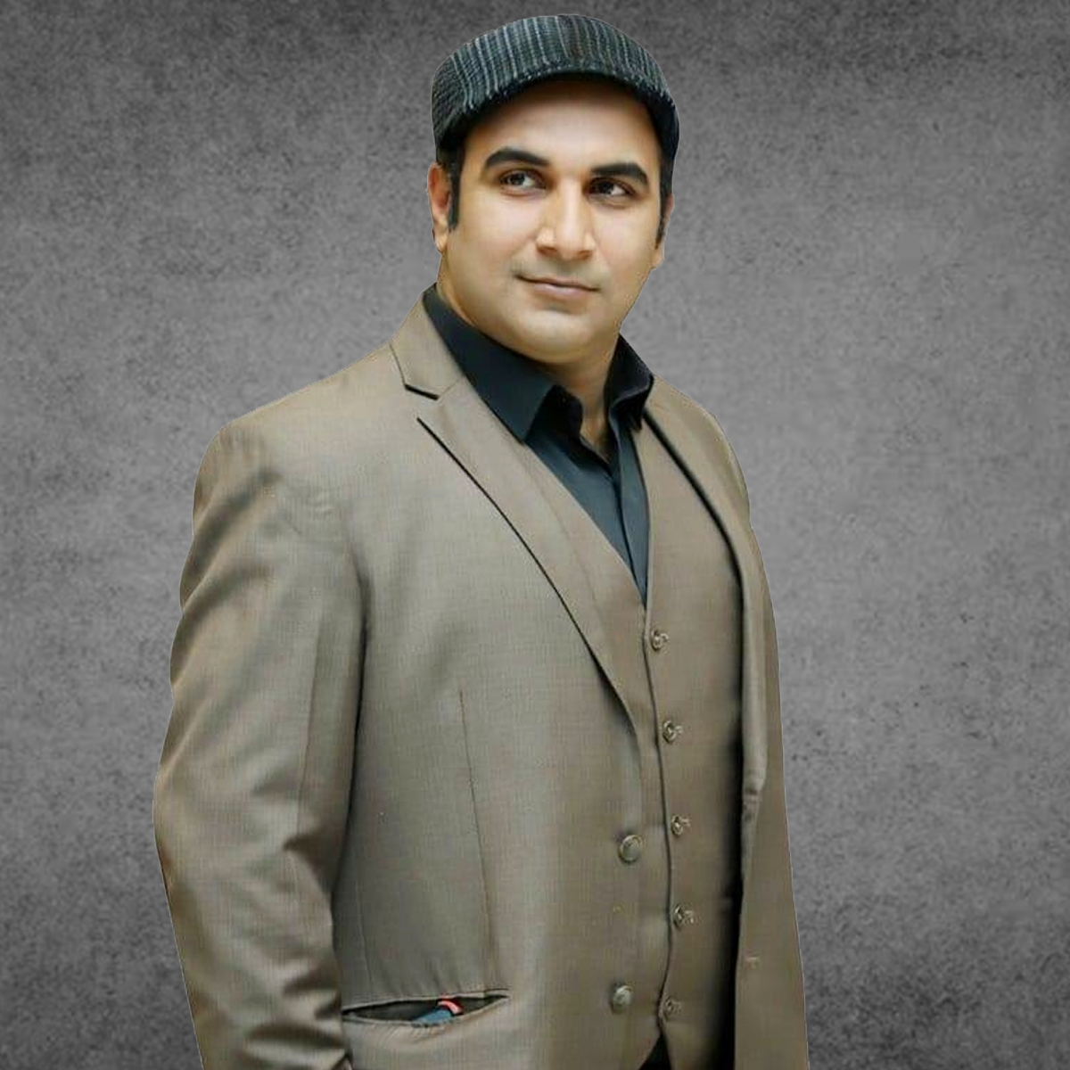 ceo and director of zameenistan powerred by friends property netwowrk syed shahbaz bukhari bahria town lahore